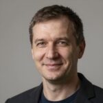 Клиент Алексей Волков после приобретения настольного фрезерного станка в компании Электроник Чел