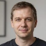 Клиент Дмитрий Соколов после приобретения настольного фрезерного станка в магазине Электроник Чел
